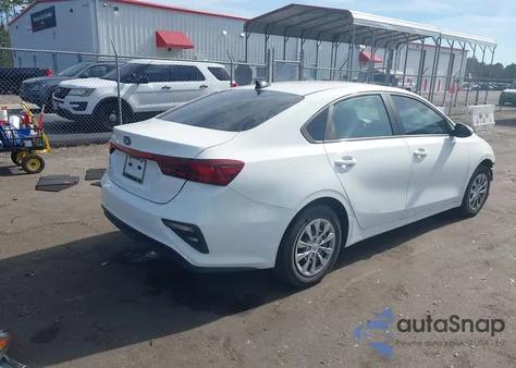 2021 Kia Forte Fe z USA, uszkodzony, nr VIN 3KPF24AD8ME327935